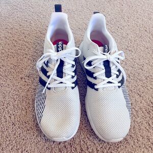 Gently worn men’s Adidas Ortholite Float tennis shoes